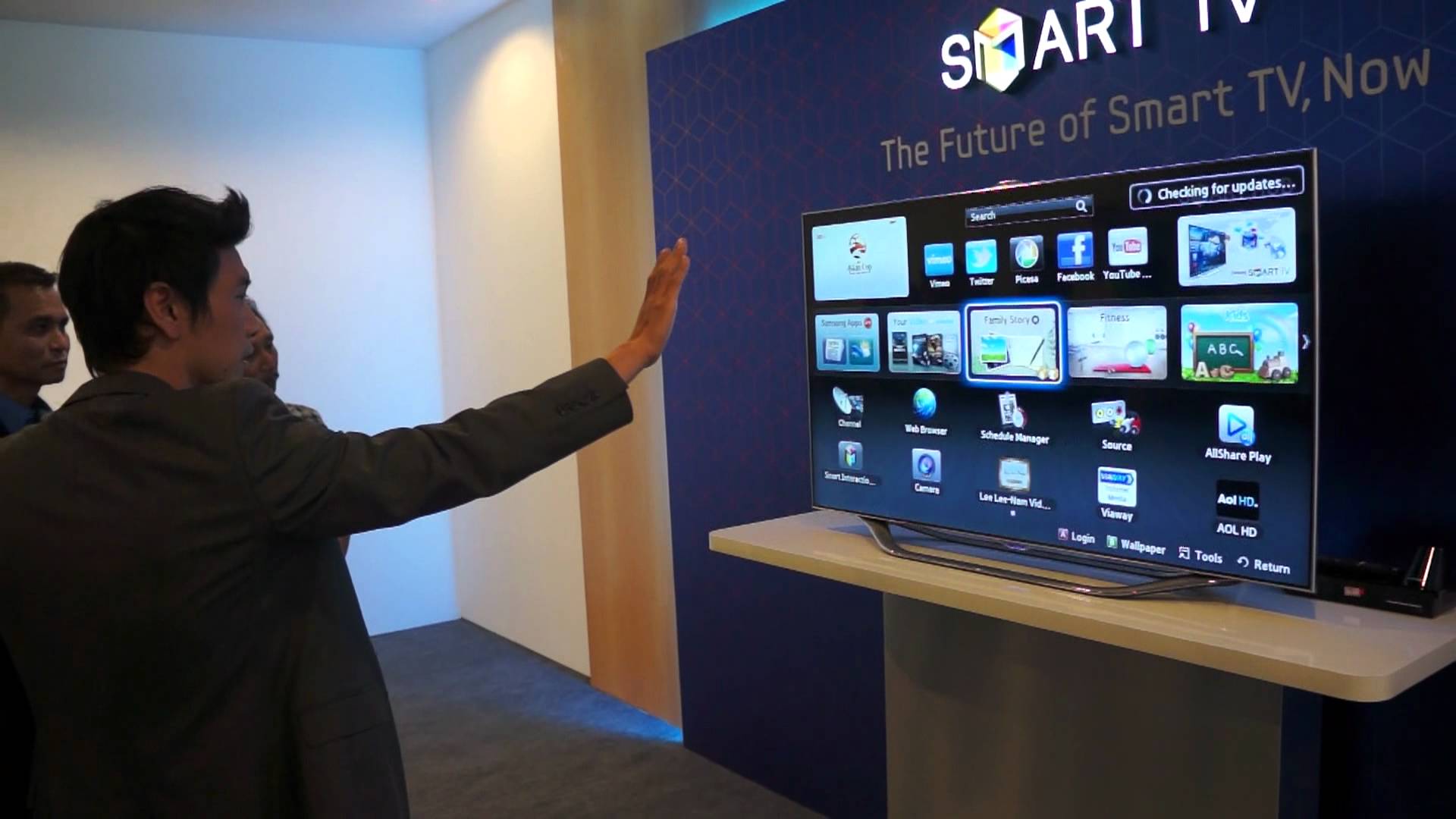 Регистрация телевизора самсунг. Smart TV es8000. Управление телевизором жестами. Технологии Samsung TV. Smart TV управление жестами.